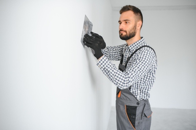 Installation de Plaques en Staff : Guide Pratique