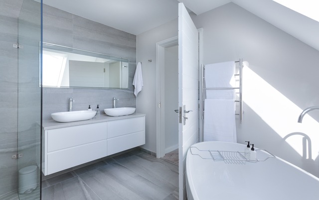 Solutions de Carrelage pour Espaces Humides : Salles de Bain et Cuisines v